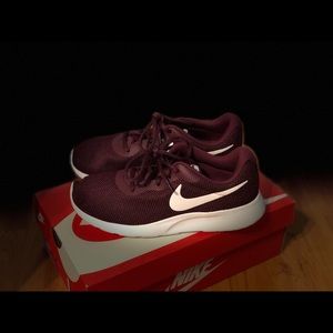 Nike Tanjun Burgundy